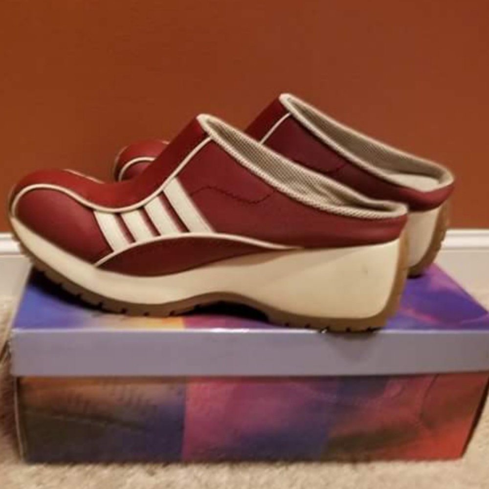 Sported red Paris New in the box size 9,runs small